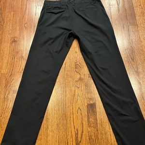 Rhône commuter classic fit pant - black